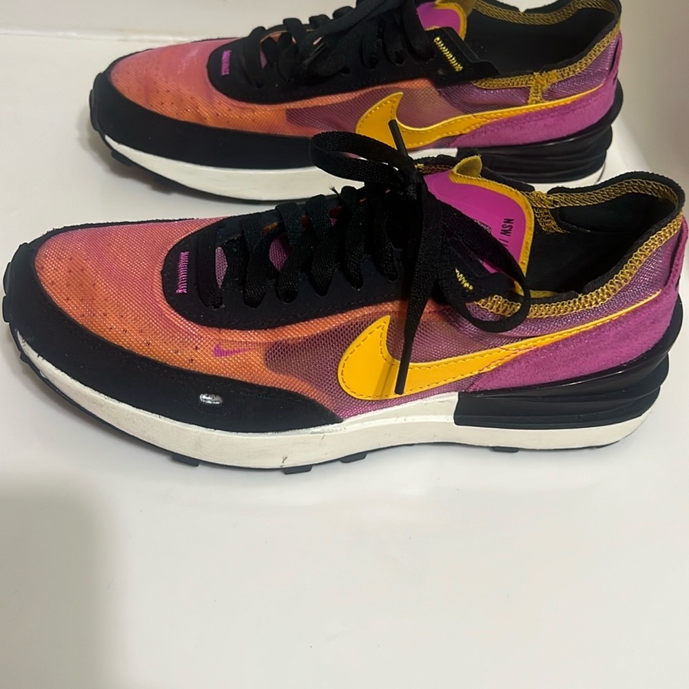 Nike Waffle One Active Fuchsia sneakers